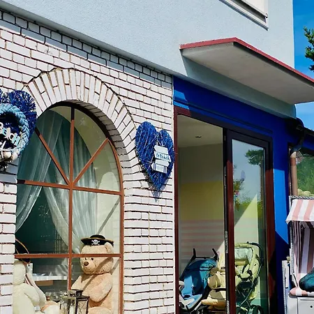 Niebieski - Goscimy Tylko Dzieci Z Rodzicami - U Nas Dzieci To Vipy! 3*