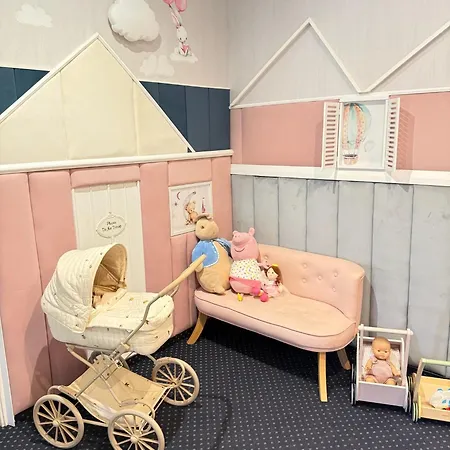 Niebieski - Goscimy Tylko Dzieci Z Rodzicami - U Nas Dzieci To Vipy! 3*