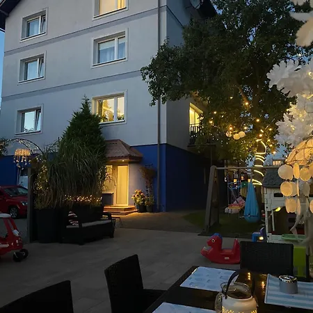 Niebieski - Gościmy Tylko Dzieci Z Rodzicami - U Nas Dzieci To Vipy! Jastrzębia Góra