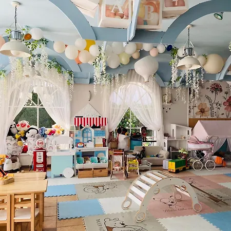 Niebieski - Goscimy Tylko Dzieci Z Rodzicami - U Nas Dzieci To Vipy! 3*