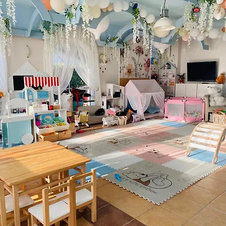 Niebieski - Goscimy Tylko Dzieci Z Rodzicami - U Nas Dzieci To Vipy!