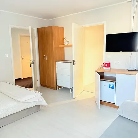 Niebieski - Goscimy Tylko Dzieci Z Rodzicami - U Nas Dzieci To Vipy! Jastrzębia Góra