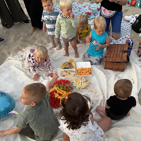 Niebieski - Goscimy Tylko Dzieci Z Rodzicami - U Nas Dzieci To Vipy! 3*